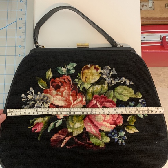 VINTAGE | Embroidered Purse - Picture 11 of 13